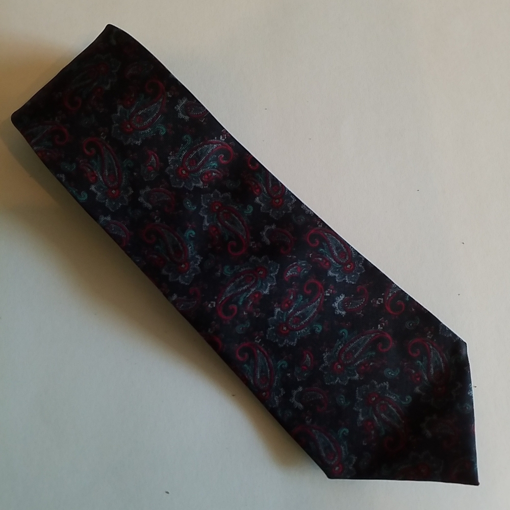3/$45 Tie ITALY MADE in KOREA HIGH FASHION Paisley RED GREEN on BLACK